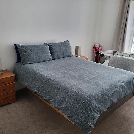 Central 2-Bedroom Bunglow With Double Sofa Bed Карнусти Екстериор снимка