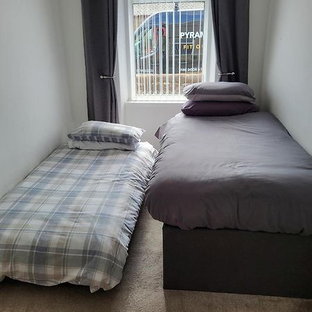 Central 2-Bedroom Bunglow With Double Sofa Bed Карнусти Екстериор снимка