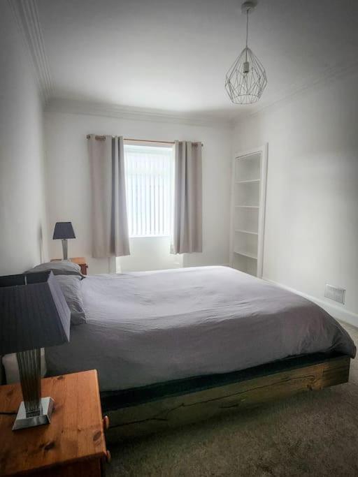 Central 2-Bedroom Bunglow With Double Sofa Bed Карнусти Екстериор снимка