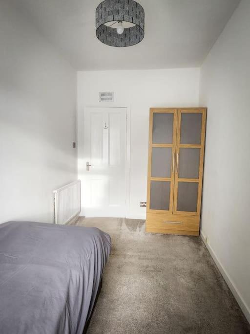 Central 2-Bedroom Bunglow With Double Sofa Bed Карнусти Екстериор снимка