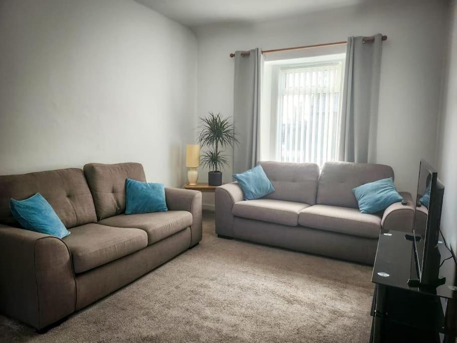 Central 2-Bedroom Bunglow With Double Sofa Bed Карнусти Екстериор снимка