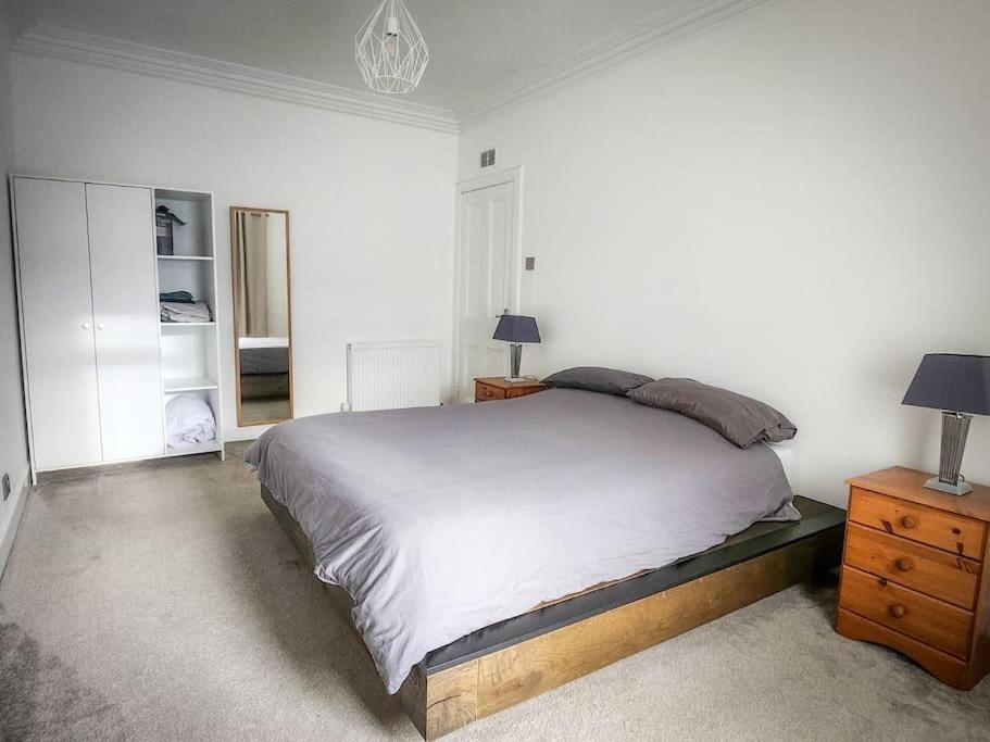 Central 2-Bedroom Bunglow With Double Sofa Bed Карнусти Екстериор снимка