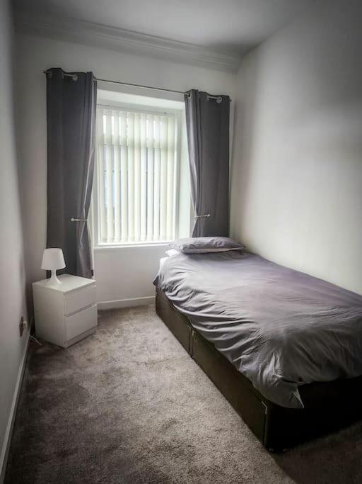 Central 2-Bedroom Bunglow With Double Sofa Bed Карнусти Екстериор снимка