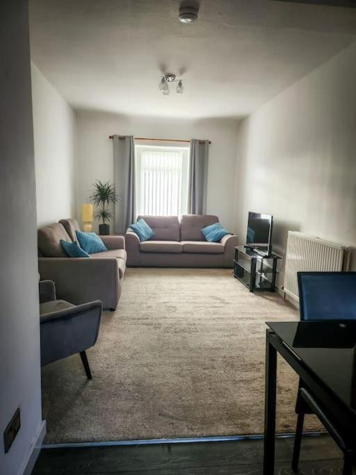 Central 2-Bedroom Bunglow With Double Sofa Bed Карнусти Екстериор снимка