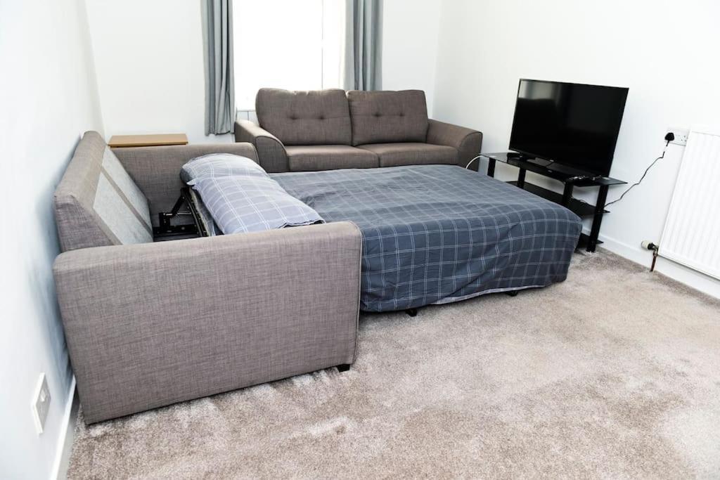 Central 2-Bedroom Bunglow With Double Sofa Bed Карнусти Екстериор снимка